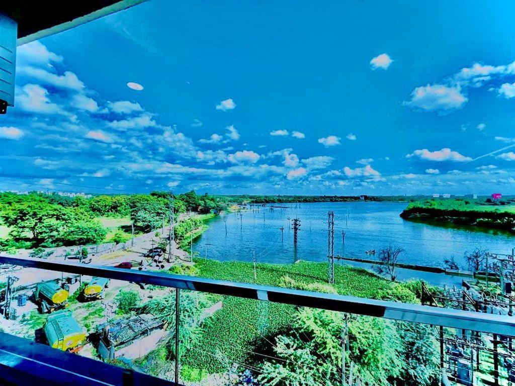Hotel Lake View Airport Zone Хайдарабад Экстерьер фото