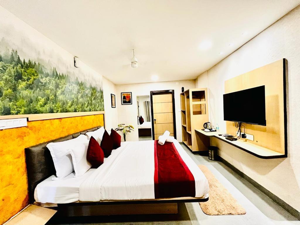 Hotel Lake View Airport Zone Хайдарабад Экстерьер фото